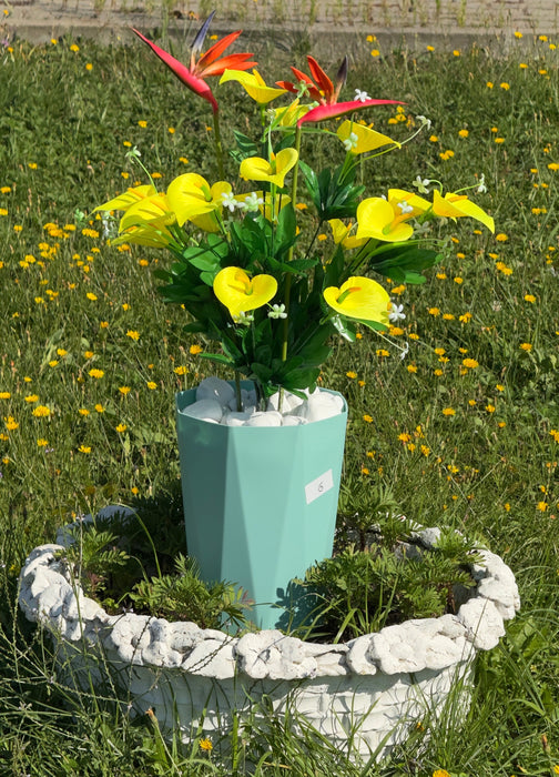 Plantă artificială Calla cu flori galbene în formă de inimă și frunze verzi - Decor romantic de interior/exterior pentru nunți, petreceri, casă, grădină