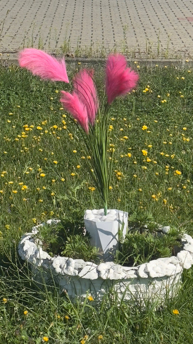Plantă artificială de pampas cu pene roz pufoase – iarbă decorativă realistă, fără întreținere, pentru interior și exterior, cu flori, ghiveci și pietriș